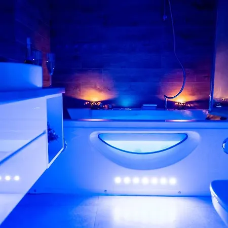 Jacuzzi Yellow At The Main Station By Apart Service
